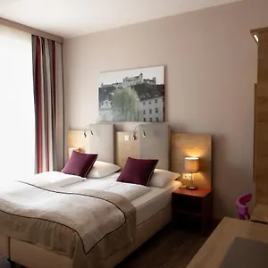 فندق ماكس 70